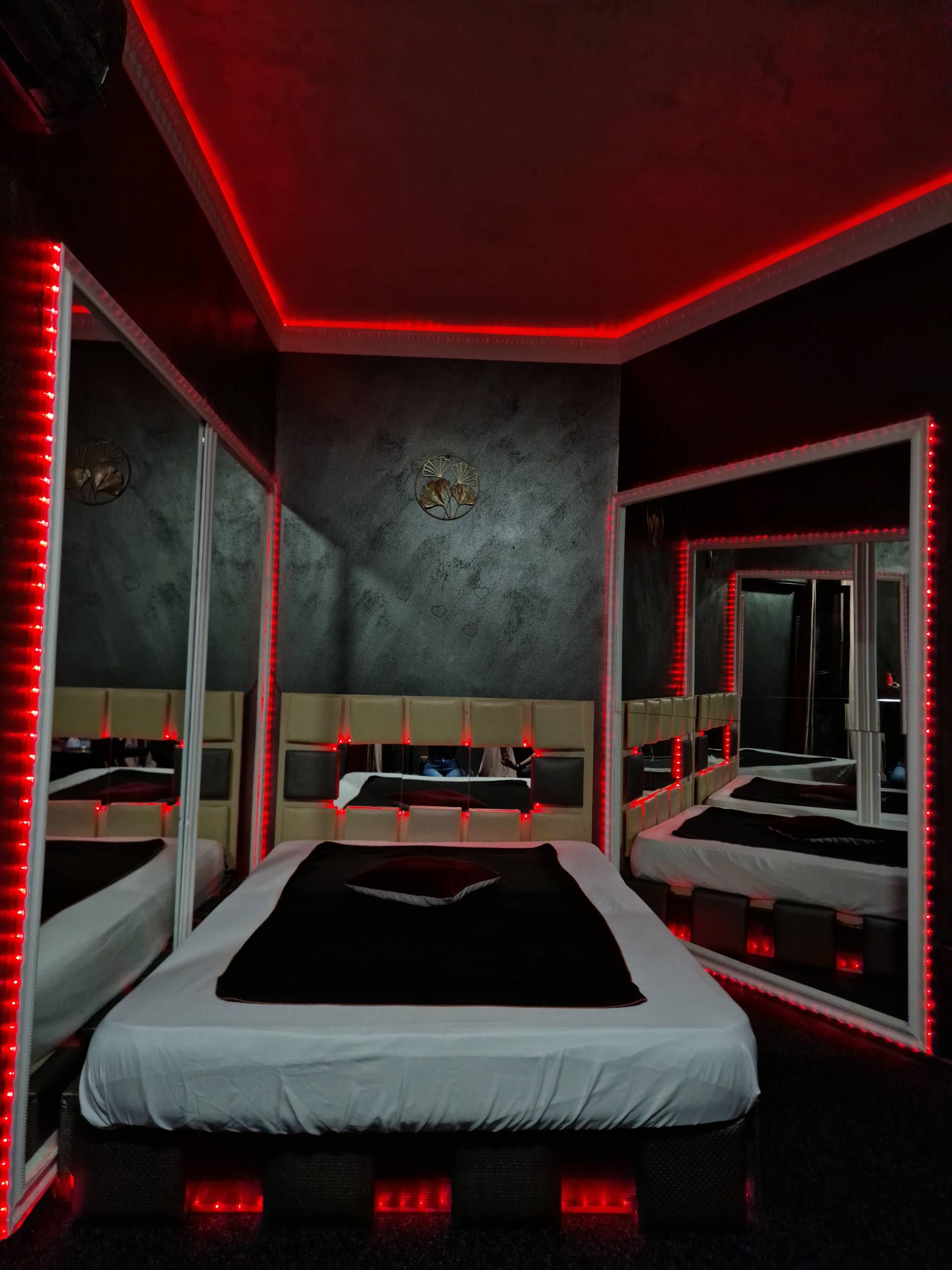 Turnkey business for sale: massage salon & nightclub with 20 years of history, loyal clients, top location, and profits from day one.