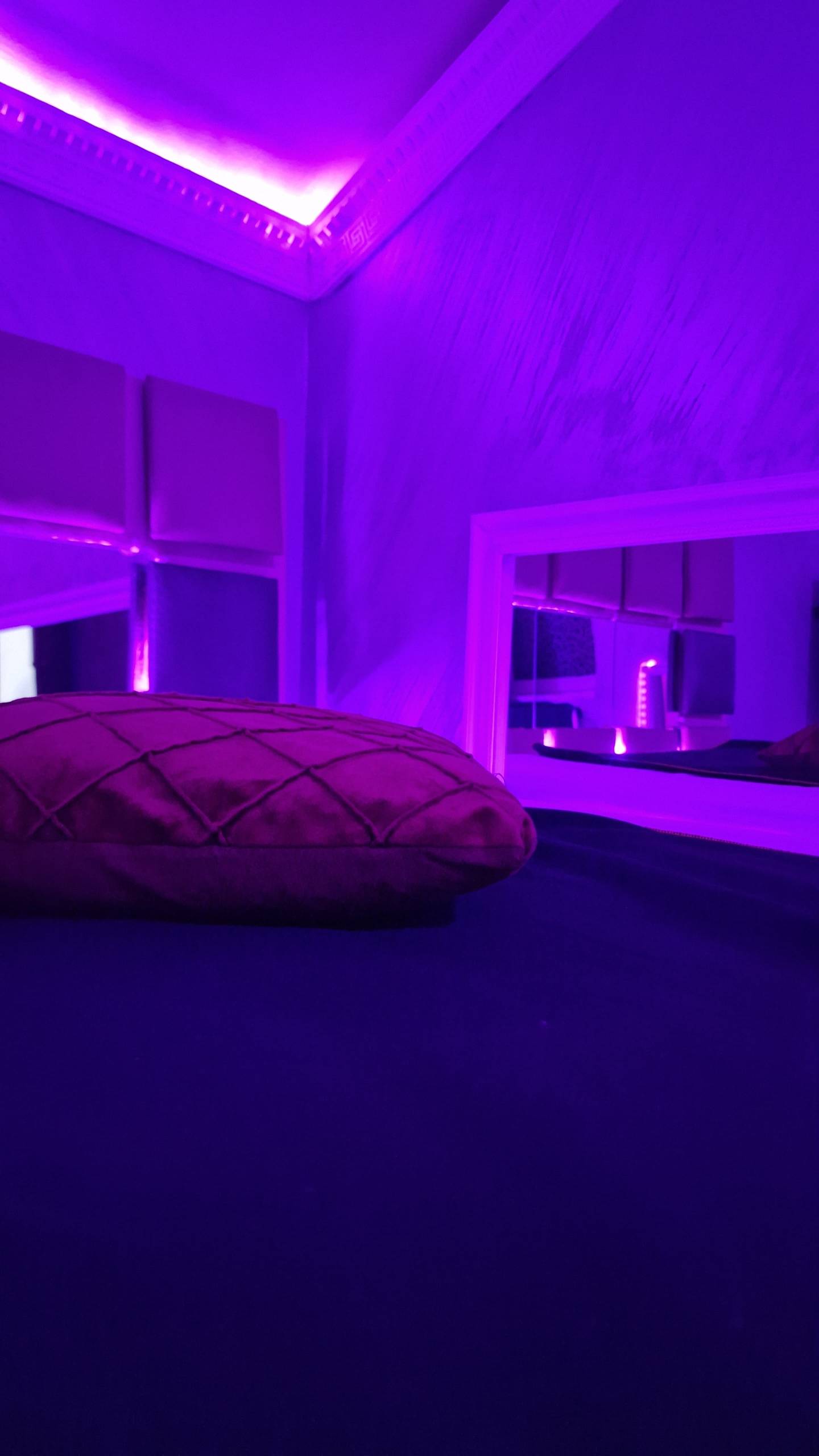 Turnkey business for sale: massage salon & nightclub with 20 years of history, loyal clients, top location, and profits from day one.
