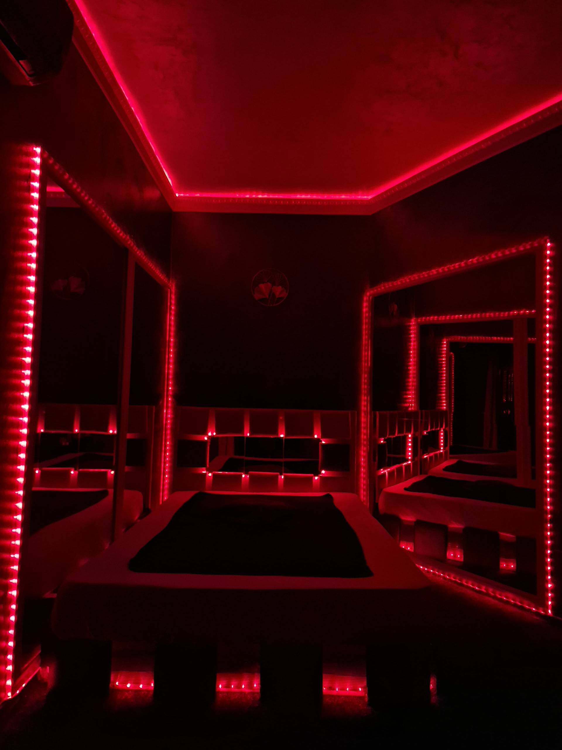 Camera 4 salon masaj erotic vip zone